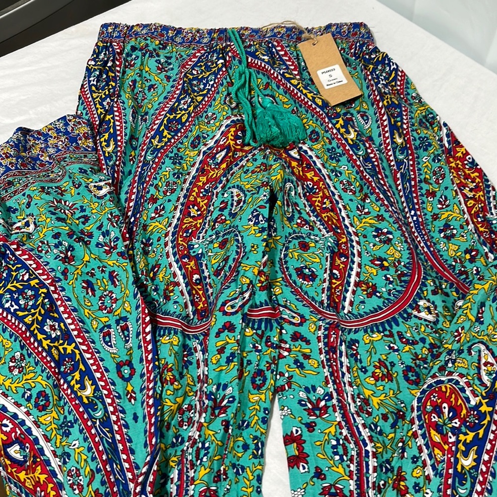 Selfie Couture by Trendology wide leg colorful pants. Size Small.